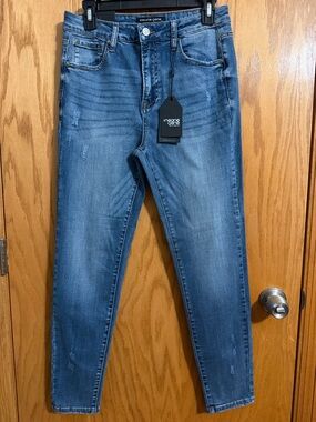 Everyday Mid-Rise Ankle Skinny Jeans in Medium Blue by Insane Gene